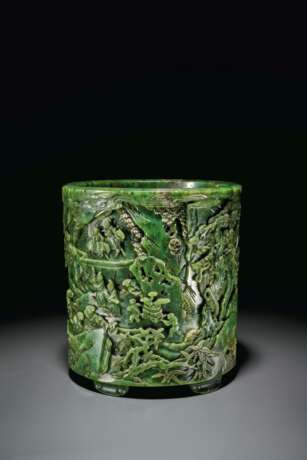 A MAGNIFICENT AND FINELY-CARVED LARGE SPINACH-GREEN JADE BRU... - photo 2