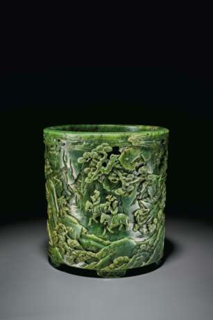 A MAGNIFICENT AND FINELY-CARVED LARGE SPINACH-GREEN JADE BRU... - фото 3
