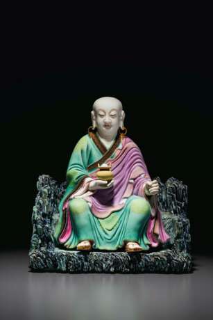 AN EXCEEDINGLY RARE AND SUPERBLY MODELED FAMILLE ROSE FIGURE... - photo 1