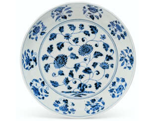 A VERY RARE BLUE AND WHITE DISH