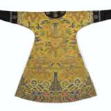 A MAGNIFICENT AND EXTREMELY RARE SILK BROCADE QIU XIANGSE 'D... - photo 2