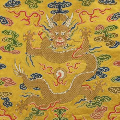 A MAGNIFICENT AND EXTREMELY RARE SILK BROCADE QIU XIANGSE 'D... - Foto 6