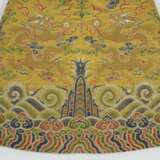 A MAGNIFICENT AND EXTREMELY RARE SILK BROCADE QIU XIANGSE 'D... - Foto 8