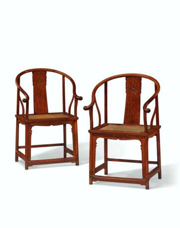 A PAIR OF HUANGHUALI HORSESHOE-BACK ARMCHAIRS, QUANYI - photo 1