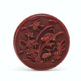 A RARE CARVED RED LACQUER CIRCULAR BOX AND COVER - фото 2