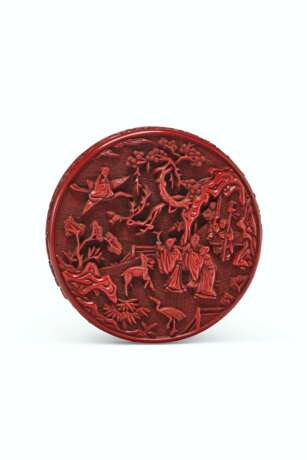 A RARE CARVED RED LACQUER CIRCULAR BOX AND COVER - Foto 3