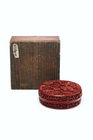 A RARE CARVED RED LACQUER CIRCULAR BOX AND COVER - фото 5