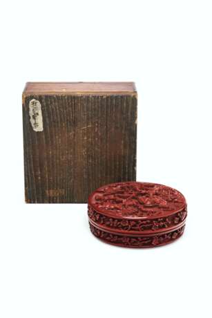 A RARE CARVED RED LACQUER CIRCULAR BOX AND COVER - фото 6