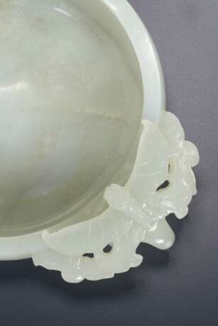 A WHITE JADE 'MARRIAGE' BOWL - фото 2