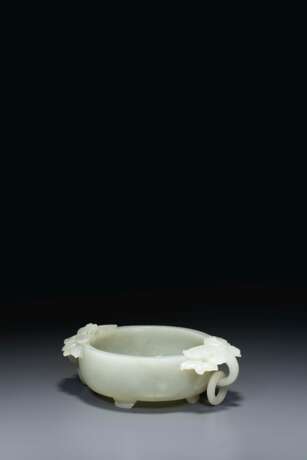 A WHITE JADE 'MARRIAGE' BOWL - фото 3