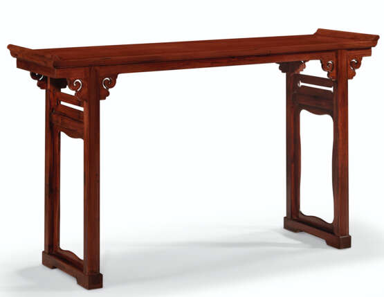 A HUANGHUALI TRESTLE-LEG TABLE, QIAOTOU'AN - Foto 1