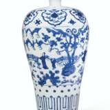 A VERY LARGE BLUE AND WHITE VASE, MEIPING - фото 1