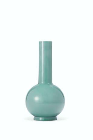 AN OPAQUE TURQUOISE GLASS BOTTLE VASE - фото 1