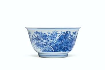 A FINELY DECORATED BLUE AND WHITE BOWL