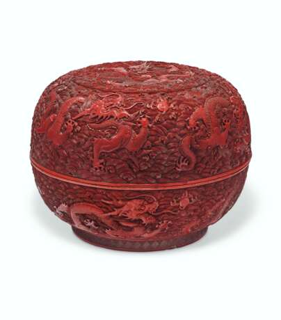 A CARVED CIRCULAR RED LACQUER 'NINE DRAGONS' BOX AND COVER - фото 1