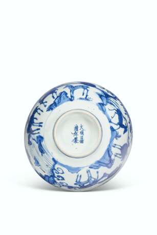 A BLUE AND WHITE BOWL - фото 3