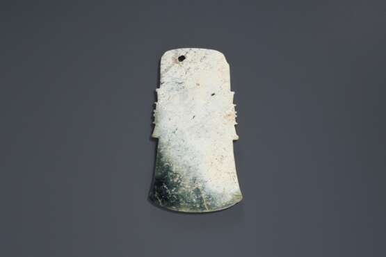 A MOTTLED GREEN AND OPAQUE IVORY-COLORED JADE AXE - photo 2