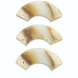 A MOTTLED WHITE, BEIGE AND BROWN JADE THREE-PART WRIST OR AR... - фото 2