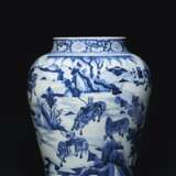 A LARGE BLUE AND WHITE BALUSTER JAR - фото 2