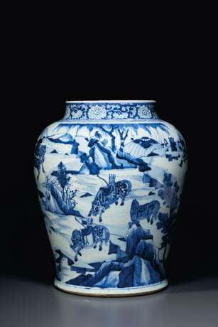 A LARGE BLUE AND WHITE BALUSTER JAR - photo 2