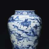 A LARGE BLUE AND WHITE BALUSTER JAR - фото 3
