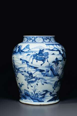 A LARGE BLUE AND WHITE BALUSTER JAR - Foto 3