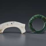 A MOSS-GREEN AGATE RING - фото 1