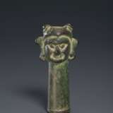 A BRONZE DOUBLE-FACED FINIAL - фото 2