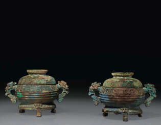 A PAIR OF BRONZE RITUAL FOOD VESSELS AND COVERS, GUI
