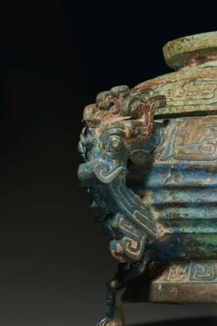A PAIR OF BRONZE RITUAL FOOD VESSELS AND COVERS, GUI - фото 2