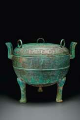 A RARE LARGE AND FINELY CAST BRONZE RITUAL TRIPOD FOOD VESSE...