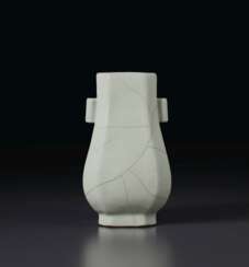 A SMALL GUAN-TYPE FACETED HU-FORM VASE