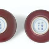 A PAIR OF SMALL COPPER-RED-GLAZED WINE CUPS - Foto 3