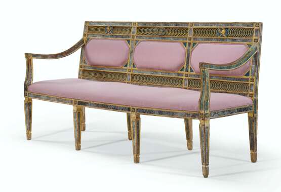 A SOUTH ITALIAN GILTWOOD, GILT-LEAD MOUNTED AND REVERSE-PAIN... - фото 3