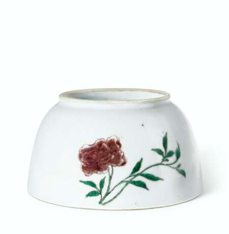 A RARE COPPER-RED-DECORATED AND ENAMELED 'BEEHIVE' WATER POT... - фото 1