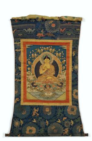 AN EMBROIDERED APPLIQUE THANGKA DEPICTING MAITREYA - фото 2