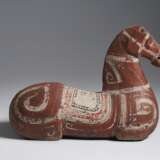 A PAINTED DARK GREY POTTERY TORSO OF A HORSE - Foto 2