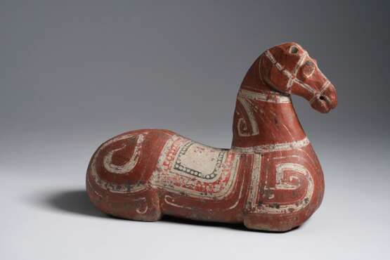 A PAINTED DARK GREY POTTERY TORSO OF A HORSE - photo 3