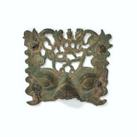 A BRONZE TAOTIE MASK-FORM FITTING - фото 1