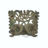 A BRONZE TAOTIE MASK-FORM FITTING - фото 1