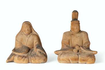 A PAIR OF CARVED WOOD FIGURES OF SHINTO DEITIES