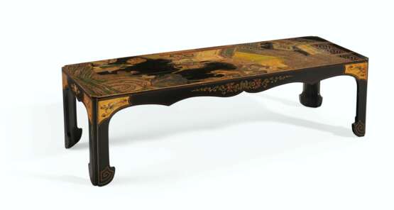 A CHINESE BLACK AND POLYCHROME-DECORATED LACQUER LOW TABLE - фото 1
