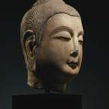 A VERY RARE AND IMPORTANT MARBLE HEAD OF BUDDHA - photo 2