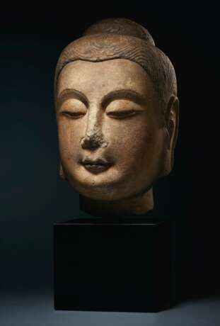 A VERY RARE AND IMPORTANT MARBLE HEAD OF BUDDHA - Foto 3