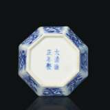 A RARE BLUE AND WHITE OCTAGONAL JARLET - photo 6
