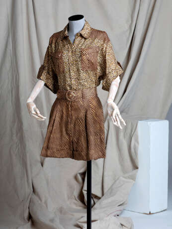 ARIZONA MUSE'S ANIMAL PRINT RAMIE SHIRT AND LINEN SHORTS - Foto 1