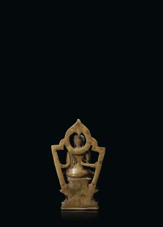 A RARE SILVER-INLAID BRONZE FIGURE OF BUDDHA SHAKYAMUNI - фото 2