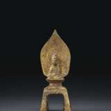 A SMALL GILT-BRONZE FIGURE OF SEATED BUDDHA - фото 1