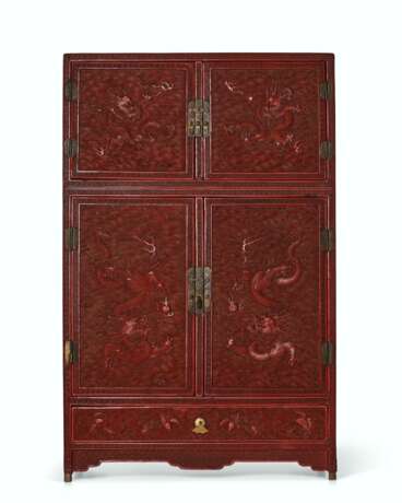 A SMALL IMPERIAL RED LACQUER KANG CABINET - фото 1