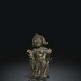 A SILVER-INLAID BRONZE FIGURE OF A DONOR - фото 3